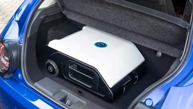 The UK launches an electric car "power bank" that can increase 32 km-mileage(图1)