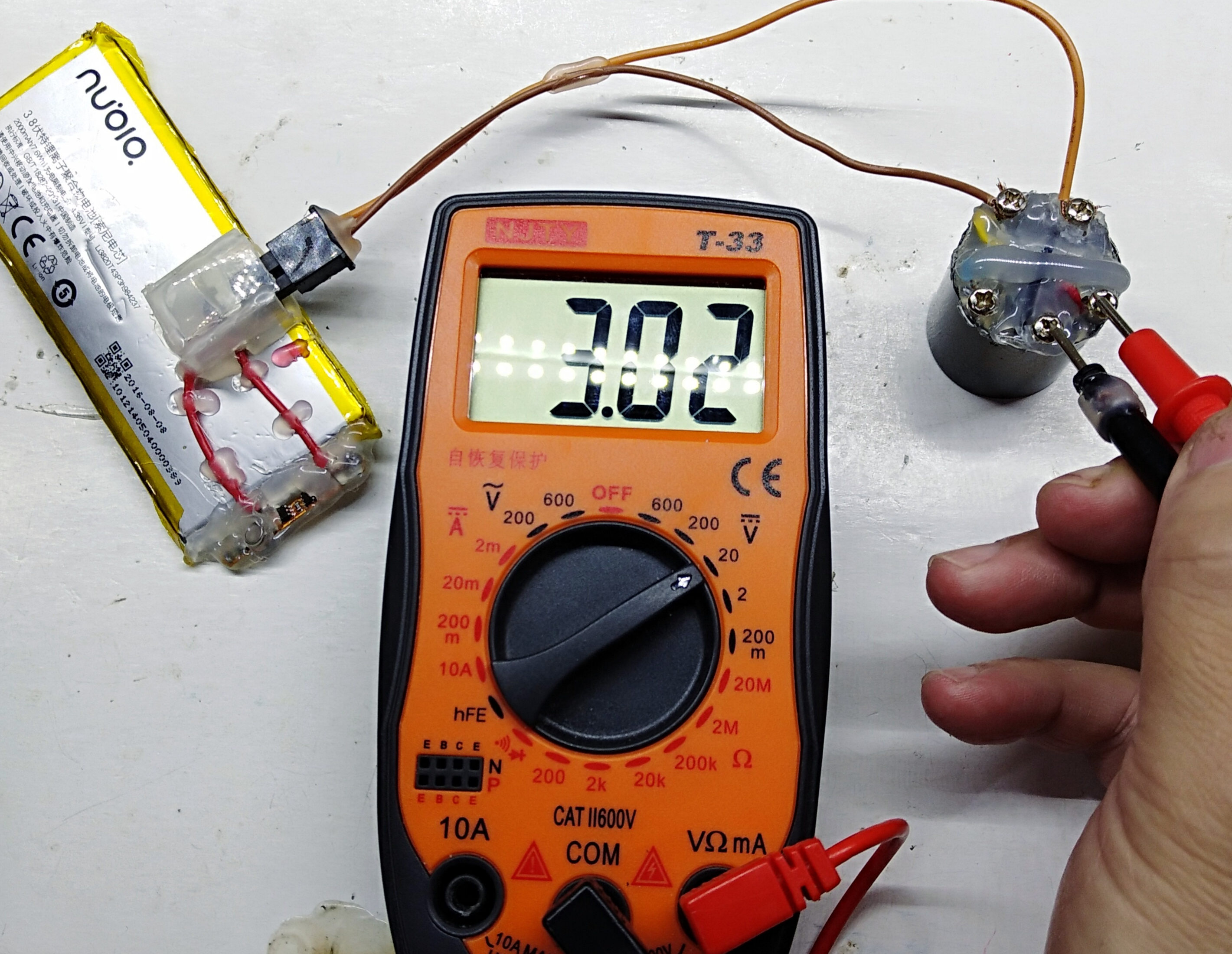 How to make DIY measurements on lithium batteries with a multimeter and common items?(图1)